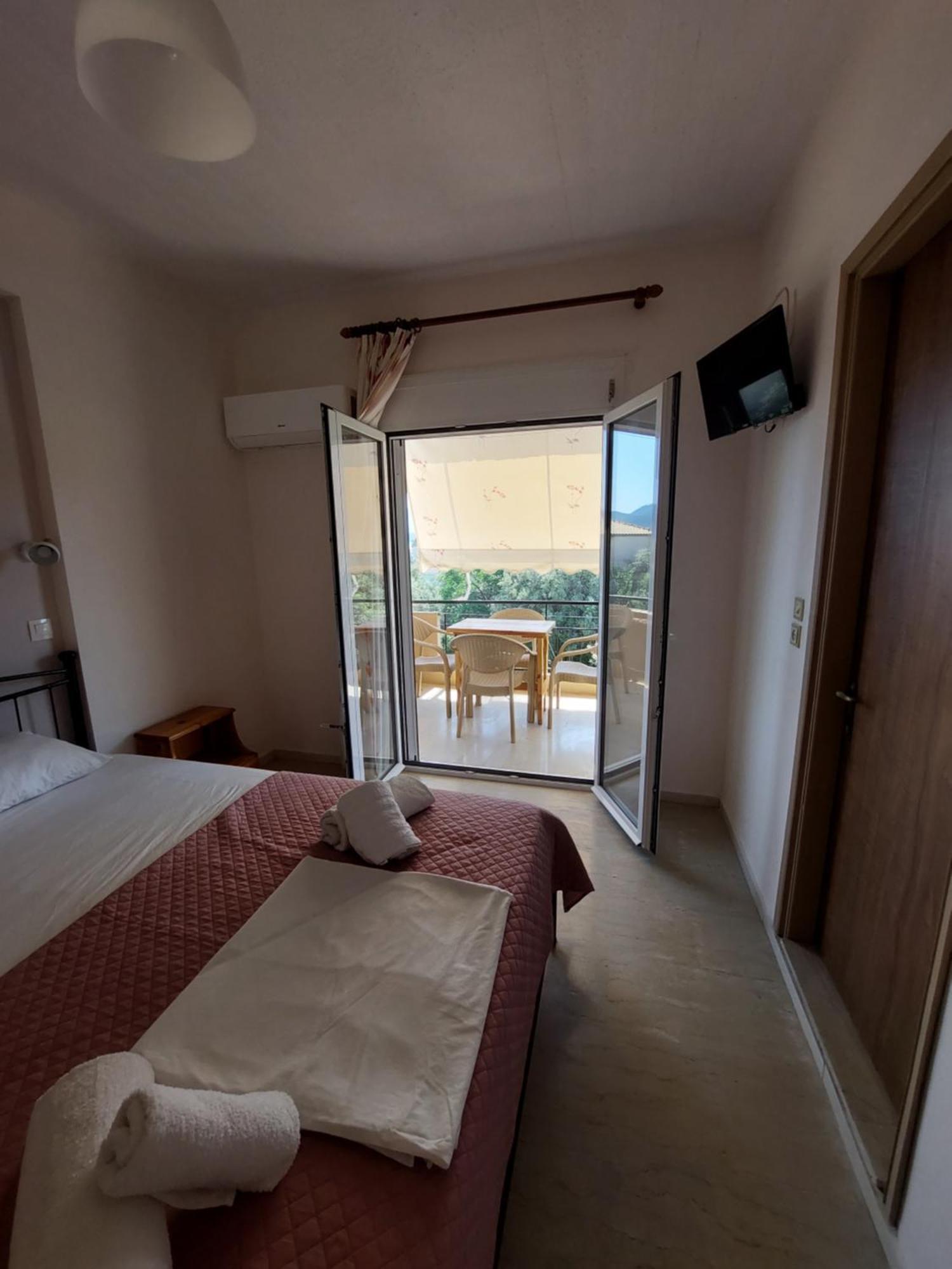 Vessarios Apartment นิเกียนา ภายนอก รูปภาพ
